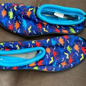 Tommy Bahama boys water shoes size 2–3